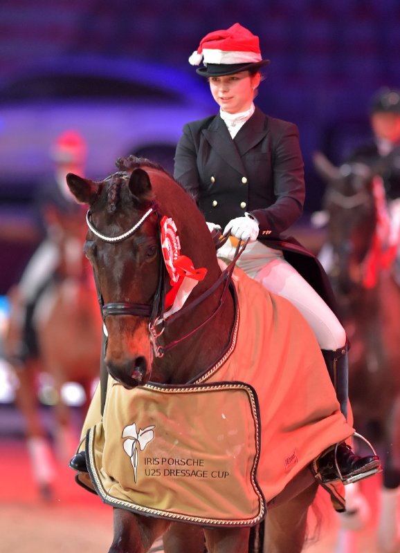 Toller Auftakt bei der Mevisto Amadeus Horse Indoors für Franziska Stieglmaier: das Duo siegte im CDIU25 Iris Porsche Dressage U25 Cup Opening. © Fotoagentur Dill