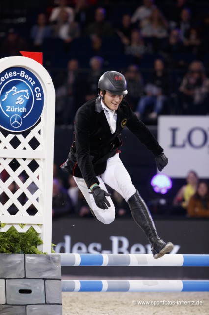 Die Siegerin Nicola Philippaerts beim Sprung über die Hürden. © Stefan Lafrentz