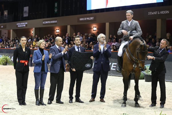 Mit Chaman sicherte sich der Deutsche Olympiamedaillengewinner Ludger Beerbaum den dritten Platz im Großen Preis. © Sportfot / CEB