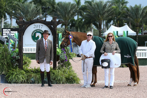 Fun in his championship presentation with ringmaster Steve Rector, Richard Slocum, and Sally Stith-Burdette of Shapley's Grooming Products. © Sportfot