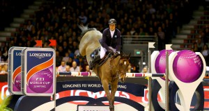 Julien Epaillard steered Quatrin de la Roque LM to victory at the 12th leg of the Longines FEI World Cup™ Jumping 2016/2017 Western European League on home ground in Bordeaux, France tonight. © Pierre Costabadie / EI