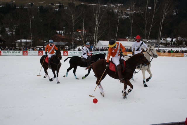 Zweiter Tag beim Snow Polo World Cup Bad Gastein. Happy Horse AUT vs Auto Frey ENG 2. © PIPA