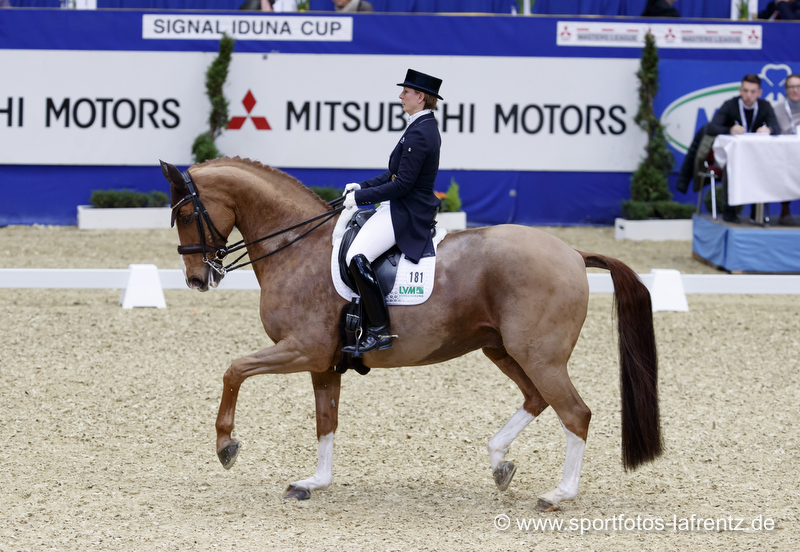 Anabel Balkenhol und Dablino FRH holen sich den Sieg im Grand Prix in Dortmund. © Stefan Lafrentz