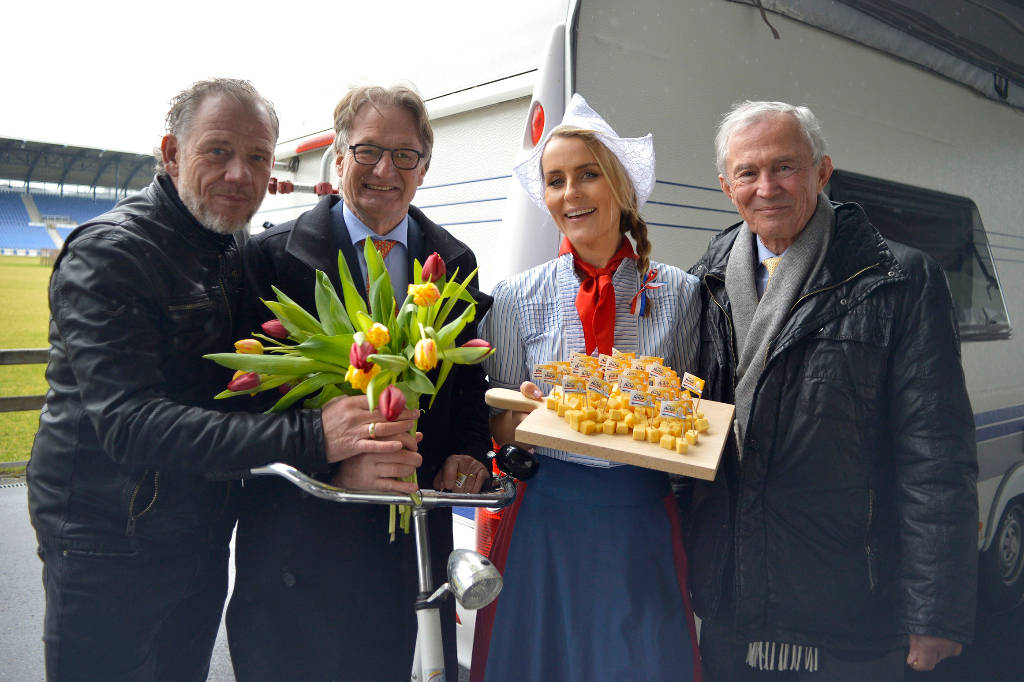 Frau Antje mit v.l. Uwe Brandt, Frank Kemperman und Carl Meulenbergh. © ALRV/ Holger Schupp
