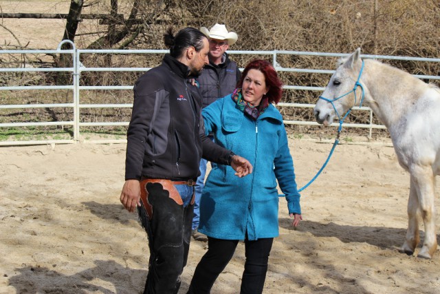 Claudia Ibesich versuchte Denis "Centred Riding" näher zu bringen. © Birgit Reiß