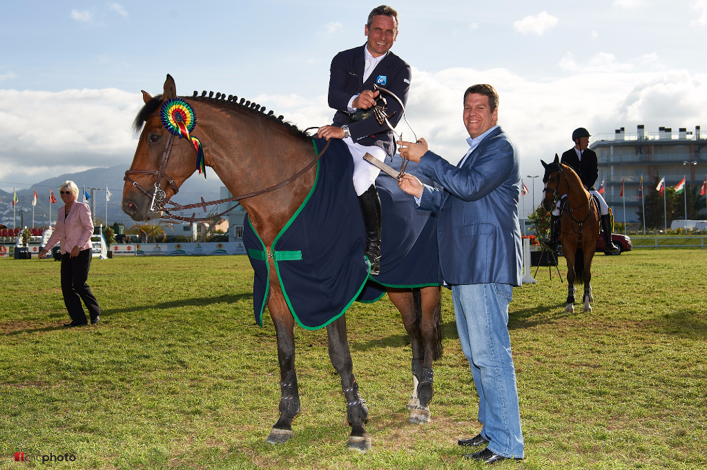 Julien Epaillard und Safari D Auge sind das Siegerpaar im Grand Prix von Oliva (ESP). © Herve Bonnaund