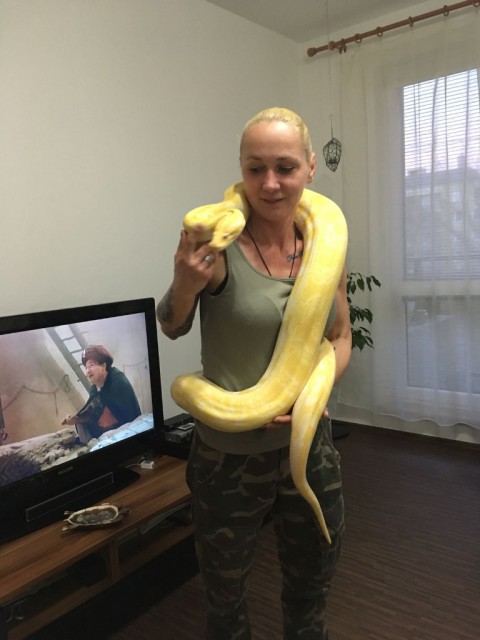 Miša hat ein besonderes Händchen für Tiere, aber die Schlangen dürfen nicht mit nach Italien! © Natalia Belova