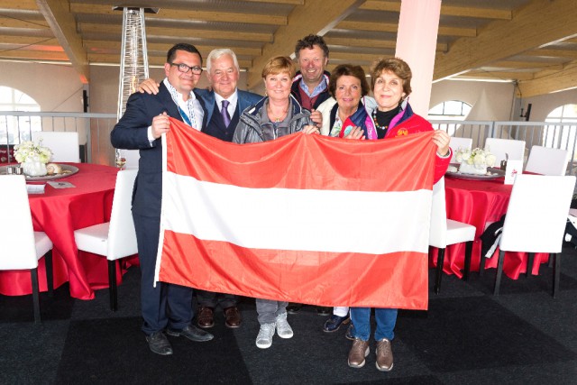 Trooping the Colors mal anders: v.l. Francois und Ullrich Kasselmann, Elisabeth Max-Theurer, Klaus Haim, Bianca Kasselmann und Evelyn Haim-Swarovski freuen sich auf Horses & Dreams meets Austria. Foto © Thomas Hellmann