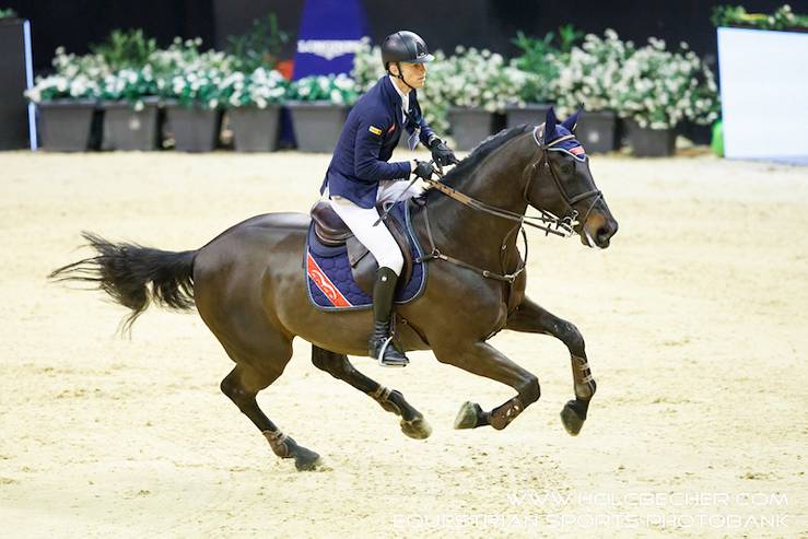 Max Kühner und Cornet Kalua greifen in `s-Hertogenbosch ins Geschehen ein. © OEPS / Tomas Holcbecher