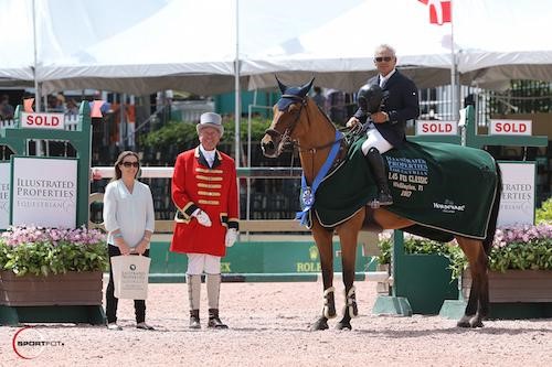 Samuel Parot and Couscous van Orti in their winning presentation with Waverly Ernst of the Maya Group at Illustrated Properties and ringmaster Steve Rector. © Sportfot