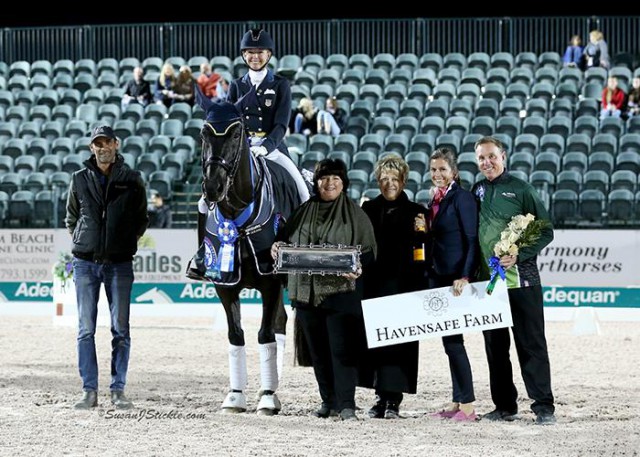 Katherine Bateson-Chandler and Alcazar in their presentation ceremony with groom Carl Chandler, Elizabeth Juliano of Havensafe Farm, judge Janet Foy (USA), Cora Causemann of AGDF, and Allyn Mann of Adequan®. ©SusanJStickle