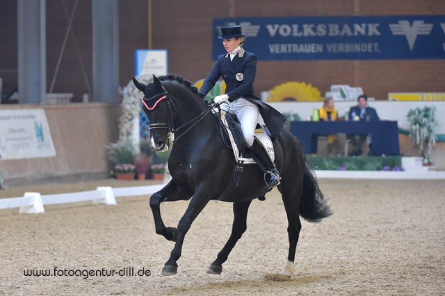 Franziska Fries und Atomic platzierten sich im Junge Reiter Grand Prix an siebter Stelle. © Fotoagentur Dill