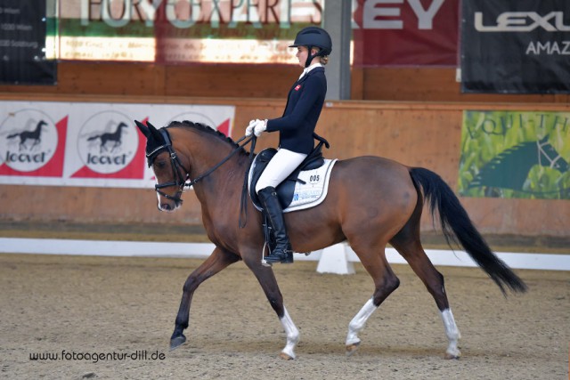 Laura Rasmussen (DEN) und Hedemands Megare siegten am Montag (10.04.) in der Pony Auftaktprüfung. © Fotoagentur Dill