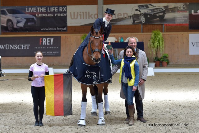 Stefanie Schatz-Weihermüller (GER) und ihr Wunderkind 9 tanzten an die Spitze vom FEI Grand Prix. © Fotoagentur Dill