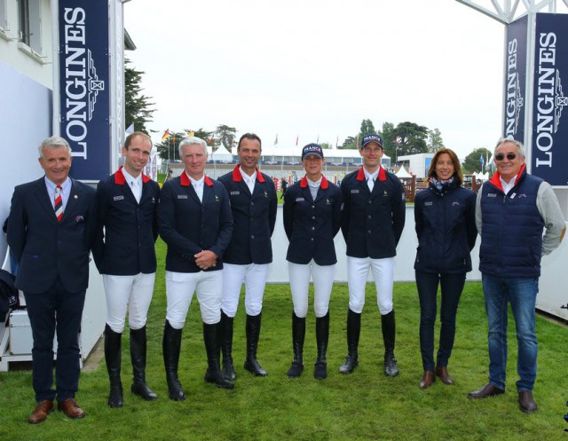 Die französische Equipe: Frederic Morand, Chevalier Bernard Briand, Roger Yves Bost, Cedric Angot, Penelope Leprevost, Kevin Staut, Sophie Dubourg. © PSV Jean-Morel