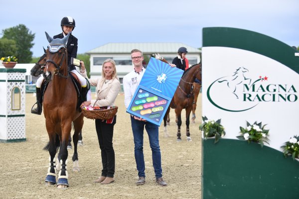 Lena Binder (NÖ) zeigte in der Children Tour mit Lancelot TN was in ihr steckt. © Magna Racino