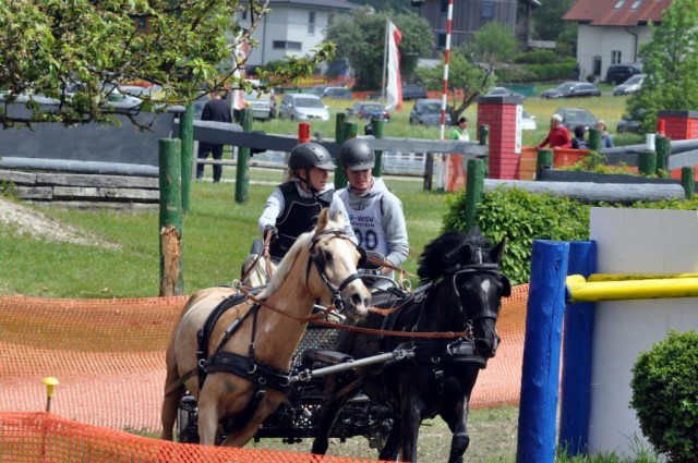 Nach dem 2. Platz in der ÖM Pony Einspänner, fuhr Rebecca Nick noch auf Platz drei in ÖM Pony Zweispänner. © Sonja Bauer