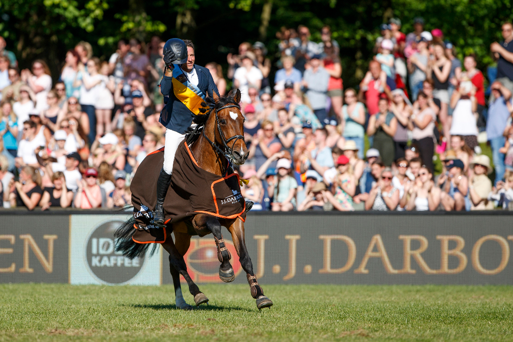 Außenseiter Pato Muente und Zera 23 blieben beim Hamburger Derby als einzige im Umlauf und im Stechen fehlerfrei. © Stefan Lafrentz