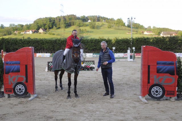 Konrad Pistolnig gratulierte Markus Saurugg zum Sieg im Predinger Frühjahrs Grand Prix mit Baloubet by Etl. © Horse Sports Photo