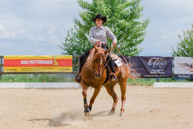 Iris Trauner und Top Guns Keya Paha hatten einen guten Ritt, aber leider in die falsche Richtung. Zum Glück gab´s beim Teambewerb ein Streichresultat. © Indrich