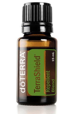 dōTERRA Terrashield ist eine Mischung aus rein natürlichen ätherischen Ölen, die bei der Insektenabwehr unterstützen können. © dōTERRA