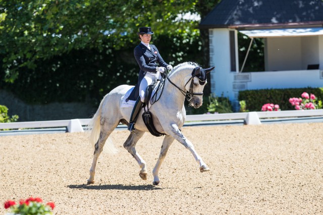 Stephanie Dearing (K) und Auheim`s Magico FRH wurden mit 69,956% Zweite. © Michael Rzepa