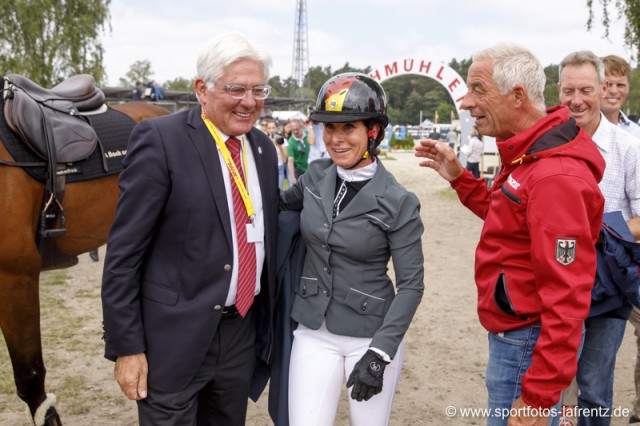 Martin Plewa, Bettina Hoy und Bundestrainer Hans Melzer strahlten nach dem Sieg von Hoy um die Wette. © Stefan Lafrentz