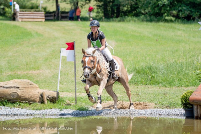 Die Vierten der Klasse E sind Lena Kienzl und Tobago aus der Steiermark. © Michael Graf