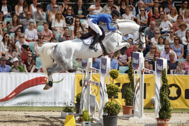 Für Angelique Rüsen und Carlson war es ein erfolgreiches Wochenende, dass mit einem super dritten Platz im Finale der Deutschen Meisterschaften für Springreiterinnen endete. © Sportfotos-Lafrentz