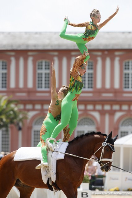 Das Team Köln Dünnwald turnte sich vor dem Schloss Wiesbaden auf den ersten Platz. © Stefan Lafrentz