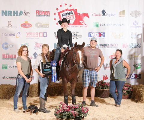 Elena Koelbl (AUT) und Gunners Lee Hook gewinnen die Snaffle Bit/Hack. 4&U Non Pro mit einem Score von 140,5. © CK Photographics 