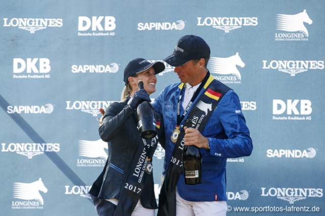 Simone Blum und Christian Ahlmann feiern den Doppelsieg für Deutschland im LGCT Grand Prix von Berlin. © Stefan Lafrentz