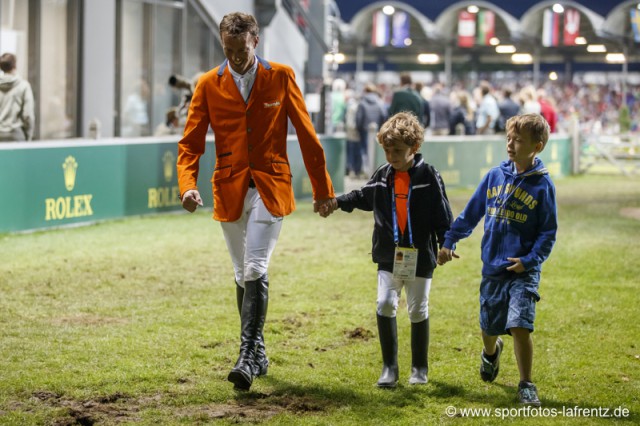 Hinter den Kulissen des Mercedes Benz Nations Cup von Aachen: Harrie Smolders (NED) und seine Kinder. © Stefan Lafrentz