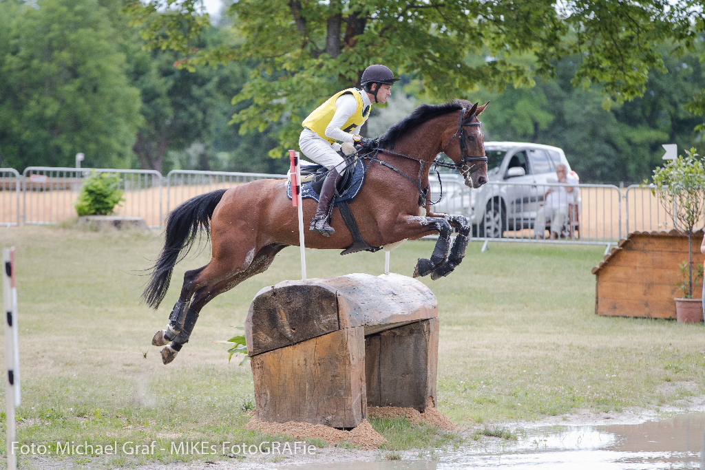 Felix Vogg and Onfire are in the lead in the CIC2*. © Michael Graf