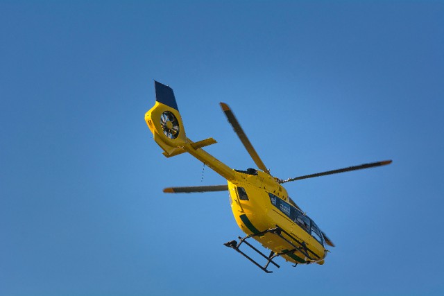 Die Reiterin musste mit dem Hubschrauber ins Krankenhaus gebracht werden, wo sie ihren Verletzungen erlag. ©  Eddie100164 / Shutterstock