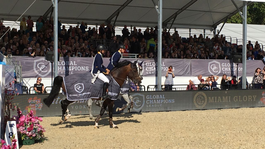 Team Berlin Lions Reiter Max Kühner hier bei der Siegerehrung des 5-Sterne Longines Global Champions League Bewerb von London. ©