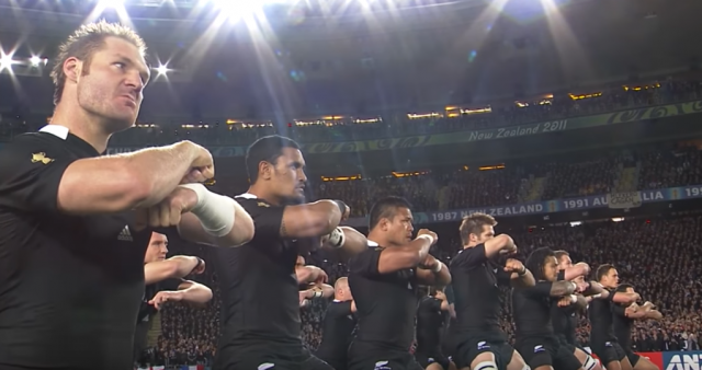 Wie Embodiment im Team funktioniert zeigt das erfolgreiche neuseeländische Rugby Team. © Youtube