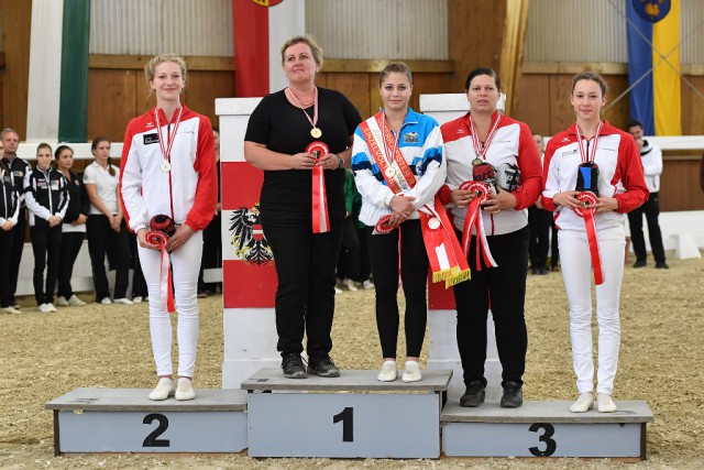 Österreichs beste Junioren Damen im Voltigieren 2017. © Horse Sports Photo