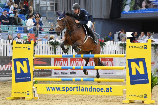Christian Schranz (NÖ/Lassee) wurde im Sattel von V.I.P.2 hervorragender Zweiter im Internationalen Eröffnungsspringen Große Tour in der Arena Nova. © horsesportsphoto.eu