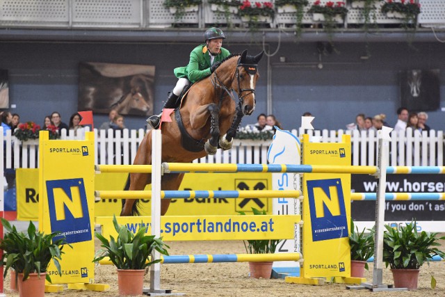 Gerfried Puck(ST) und Bionda auf dem Weg zu Platz drei im Großen Preis vom Sportland Niederösterreich beim 20. CSI Arena Nova. © Horse Sports Photo