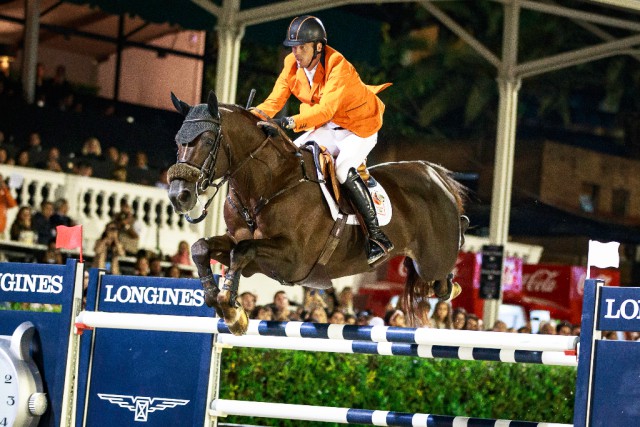 Harrie Smolders und Don VHP Z am Weg zum Sieg im FEI Nations Cup Finale 2017. © FEI / Libby Law