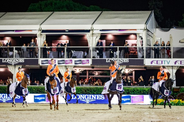 Ehrenrunde für das Team Niederlande! © FEI / Libby Law