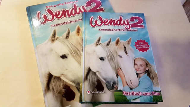 Zu gewinnen gibt es auch "Wendy 2 - Freundschaft für immer. Das Buch zum Film" und "Wendy 2 - Freundschaft für immer. Das große Fanbuch", die beide im Verlag Egmont Schneiderbuch erschienen sind.