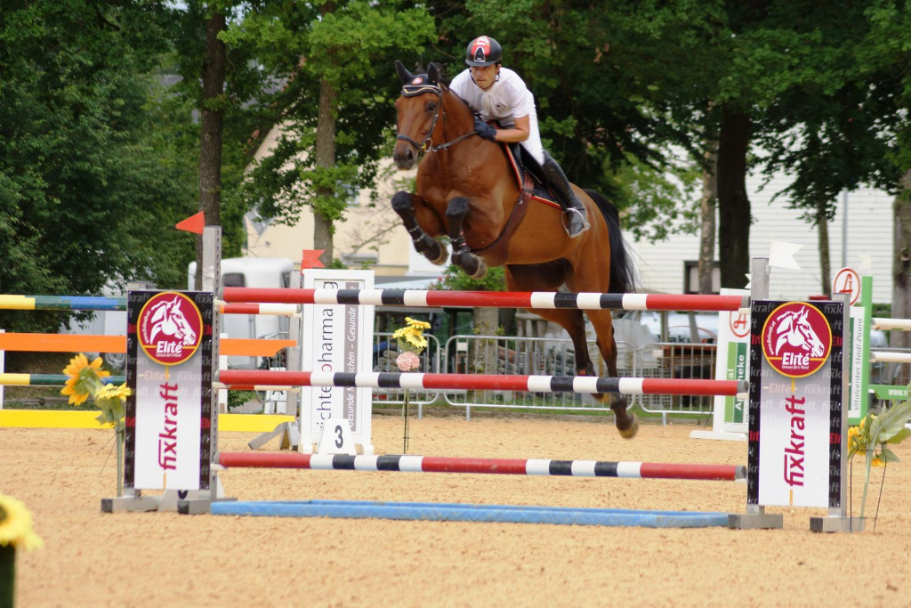 Fixkraft-Springreiter Peter Englbrecht und Kleon’s Empire. © Theresa Deisl
