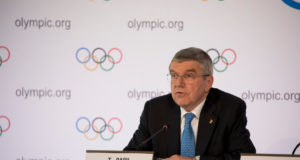 IOC-Präsident Thomas Bach hält trotz Corona-Krise vorerst an de Olympischen Spielen 2020 in Tokio fest.