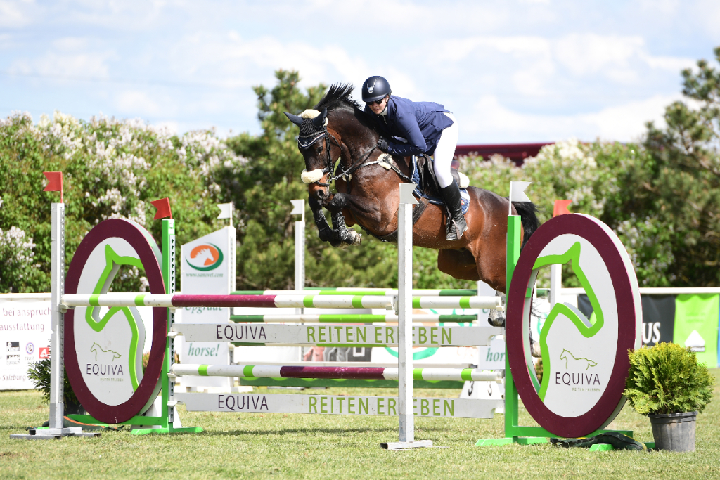 Michelle Schuster von der Ländlichen Reitergruppe Rohrendorf (Bezirk Krems) konnte sich den Sieg im Martin Goiser Gedenkspringen und im Schoeller Stilspringcup sichern. © HORSIC.com