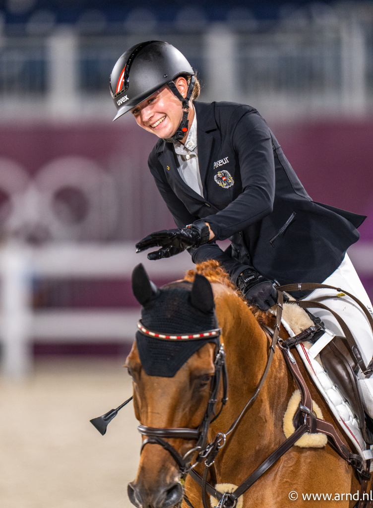 Lea Siegl (AUT/OÖ) fuhr auf Fighting Line mit Rang 15 in Tokio das beste österreichische Vielseitigkeits-Ergebnis aller Zeiten bei olympischen Spielen ein. ©️ Arnd Bronkhorst