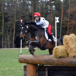 Amy Rose Frühwirth (NÖ) und Gin Tonic platzieren sich in der CCI3*-S-Prüfung von Babolna auf Rang fünf. © privat