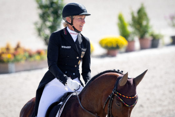 Ingrid Klimke (GER) und Hale Bob OLD sind auf dem Weg zu ihrem dritten EM-Titel in Avenches (SUI). © FEI/Richard Juilliart