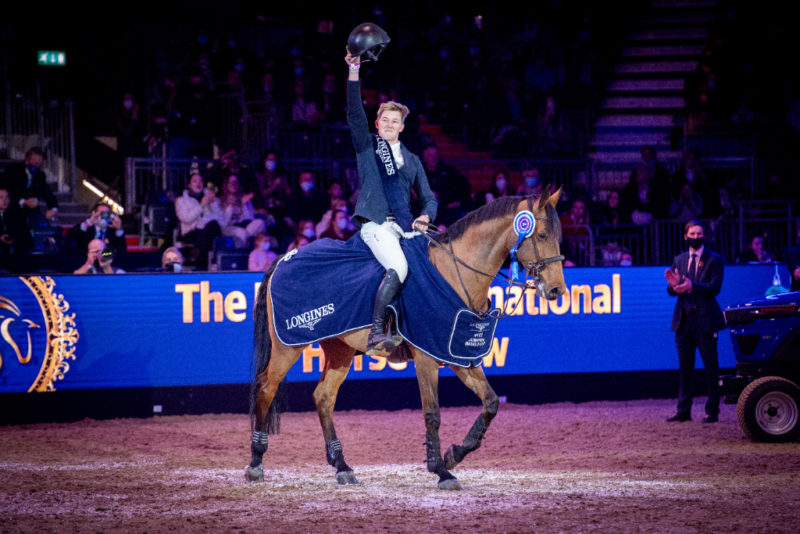 Der 22-jährige Harry Charles gewann den Weltcup bei der London Horse Show! Was für ein Erfolg für den jungen Olympiateilnehmer. ©FEI/Jon Stroud